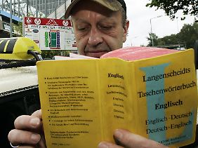 "Shit" und "storm" finden sich vermutlich in diesem Wörterbuch. Die Kombination ist eher jüngeren Alters.