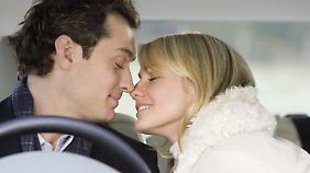 Küssen im Auto ja, aber nicht jeder würde den Partner auch ohne weiteres ans Steuer lassen.