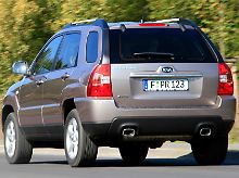 An zwei Auspuff-Endrohren ist der aktuelle Sportage vom Vorgängermodell zu unterscheiden.