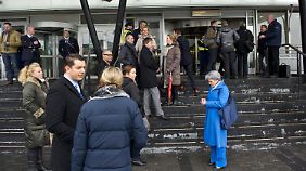 Entspanntes warten vor den Hallen der Terminals.