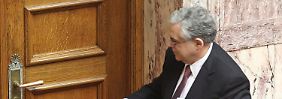 Ministerpräsident Lukas Papademos bekommt das Sparpaket durch das Parlament. Doch nun muss es umgesetzt werden.