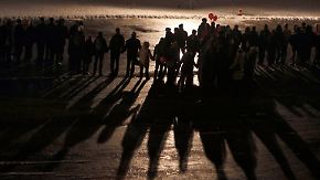 Jahrestag der Zerstörung Dresdens: Tausende stellen sich Nazis in den Weg