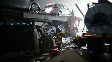 Brücke auf A 57 droht einzustürzen: Dichter Qualm löst Massencrash aus