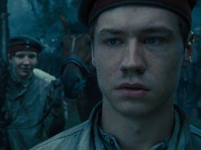 Auch der deutsche Schauspieler David Kross hat eine Rolle in den Film - als Gefreiter Gunther Schröder.