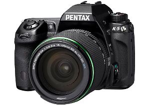 Fast schon eine Profi-Kamera: die Pentax K5.
