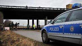 Massencrash auf A 57 nach Brandstiftung : Autobahnabschnitt bleibt gesperrt