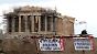 Plakate der Kommunisten an der Akropolis.