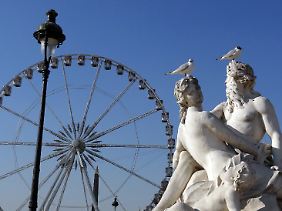 Das Denkmal Seine-et-Marne vor dem Pariser Riesenrad.