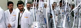 Irans Präsident Ahmadinedschad lässt sich gerne bei der Besichtigung von Atomanlagen sehen.