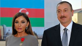 Ilcham Alijew und Mehriban Alijewa.