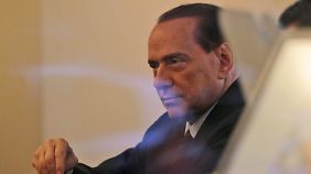 Berlusconi kennt sich aus mit solchen Prozessen und fand noch immer einen Ausweg. 