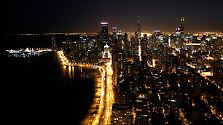 Chicago ist für Obama nicht nur politische Heimat, die Stadt lieferte auch das finanzielle Fundament seines Aufstiegs. Hier sitzen zwar nicht unbedingt seine größten Spender, wohl aber einige seine treuesten, wie der scheue Medien-Mogul Fred Eychaner, der 2011 rund 1,5 Millionen Dollar überwies.