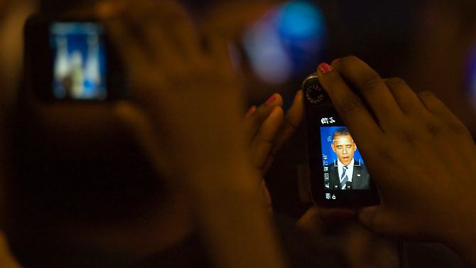Anhänger fotografieren Präsident Obama bei einer Spendensammel-Veranstaltung in Orlando.