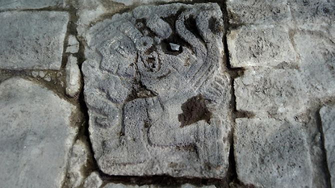 Die aztekischen Steinplatten sind über 550 Jahre alt.