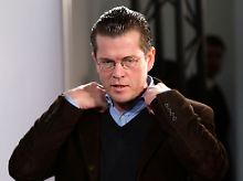 Einigung verkündet: Guttenberg am Rande der Verhandlungen.