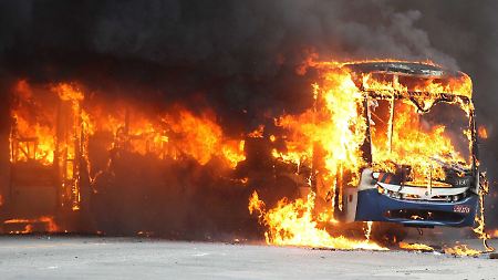 Neun Busse gingen in Flammen auf.