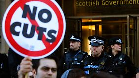 Proteste der Trennungsgegner vor dem St. Andrews House in Edinburgh.