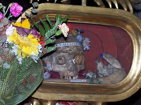 Mehrere Kirchen behaupten, die Valentinsreliquien zu verwahren, so auch Santa Maria in Cosmedin (Rom).