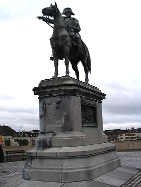 Reiterdenkmal von Napoléon in Montereau-Fault-Yonne, am Zusammenfluss von Yonne und Seine.