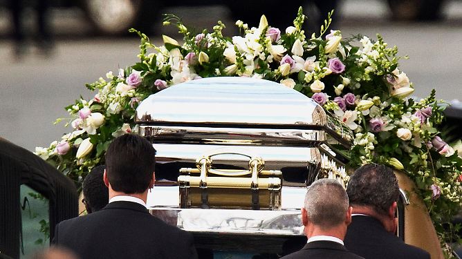 Trauerfeier voller Musik: Abschied vom "Wunder Whitney"