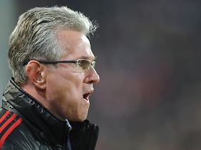 Trainer Jupp Heynckes, nachdenklich.