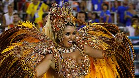 Umzug der Sambaschulen: Karneval in Rio erreicht Siedepunkt 