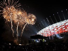 Eröffnet, aber noch nicht spielfertig: Im Warschauer Nationalstadion wird am 8. Juni 2012 die Fußball-Europameisterschaft angepfiffen.