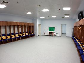 Die Spielerkabine in Lemberg bietet schlichten Luxus.