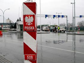 Da viele Fußballfans während der EM in Polen wohnen, aber in der Ukraine Spiele sehen wollen, wird es vor allem am Grenzübergang Medyka viel Betrieb geben.