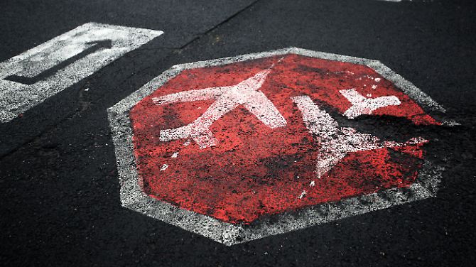 Höhere Löhne? Verhärtete Fronten!: Arbeitskampf auf dem Rollfeld