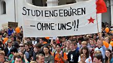 Der Studie zufolge lassen sich vor allem Studenten mit schlechterem Abi von Gebühren in die Flucht schlagen. 