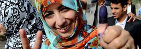 Nobelpreisträgerin Karman nach der Stimmabgabe.