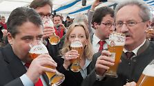 Amigos, Weißwürste und der Schrecken der Weinkönigin: Poltern und Trinken am Aschermittwoch