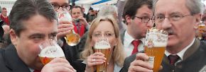 Amigos, Weißwürste und der Schrecken der Weinkönigin: Poltern und Trinken am Aschermittwoch