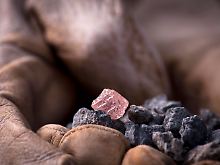 Groß, schwer, selten, teuer: Rosa Diamant erfreut Australien