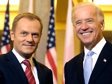 Einer der "engsten Verbündeten": US-Vizepräsident Biden (r) begrüßt die Kooperation des polnischen Regierungschefs Tusk.  