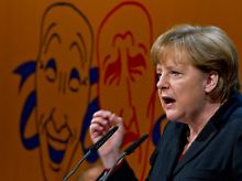 CSU-Chef Seehofer ganz pr&auml;sidial: Merkel sieht Gefahr im Osten