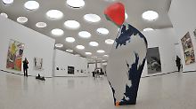 Skulptur "Lutsch und lass Deine Hose runter (für den Frieden)" von Tobias Rehberger.