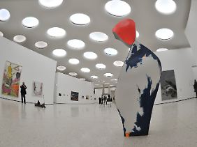 Skulptur "Lutsch und lass Deine Hose runter (für den Frieden)" von Tobias Rehberger.