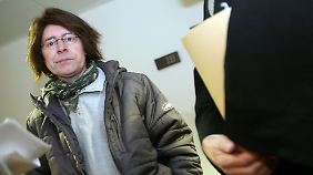 Die Krankenpflegerin Christiane Völling wurde als Heranwachsender durch eine Operation zum Jungen gemacht. Sie klagte gegen den Mediziner - erfolgreich.