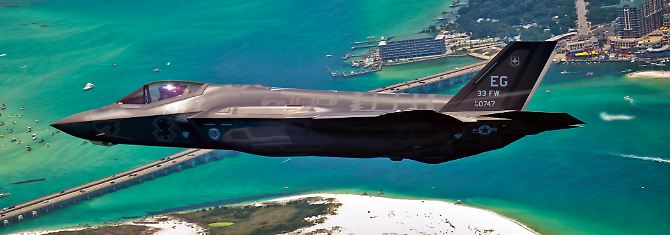 Eine F-35 beim Testflug über Florida.