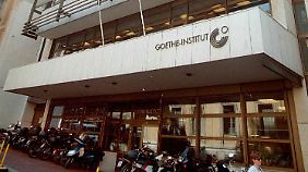 Das Gebäude des Goethe-Instituts bleibt von den Krawallen in Athen verschont. 