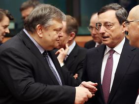 Griechenlands Finanzminister Venizelos (l.) im Gespräch mit EZB-Präsident Mario Draghi.