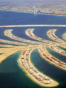 Das "Burj Al Arab" liegt in unmittelbarer Nähe der "Palmeninsel".
