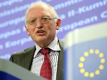 Verheugen betonte die Bedeutung der Raumfahrt für Klimaschutz, Sicherheit und Wissenschaft.