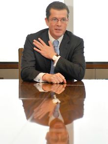 Freut sich auf seinen neuen Posten: Karl-Theodor zu Guttenberg wird neuer Verteidigungsminister.