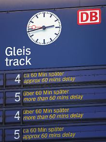 Für Millionen Bahnkunden in Deutschland gelten seit Ende Juli neue Fahrgastrechte. Kernpunkt ist ein Anspruch auf Entschädigung bei starken Verspätungen von Nah- und Fernzügen.