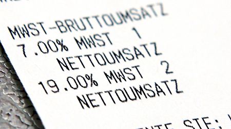 Touristen in Deutschland können bei Hotelübernachtungen auf niedrigere Preise hoffen. Hotels und Pensionen sollen nach dem Willen von Union und FDP steuerlich entlastet werden.