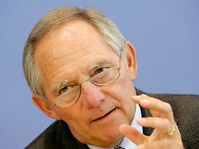 Schäuble, in der Großen Koalition Innenminister, wechselt unter Schwarz-Gelb ins Finanzressort. 