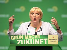 Claudia Roth will die schwarze-gelbe Regierung vor sich hertreiben.